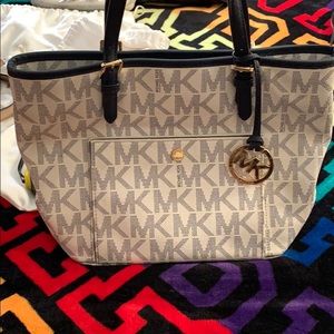 FINAL OFFER-Michael Kors Jet Set monogram tote EUC